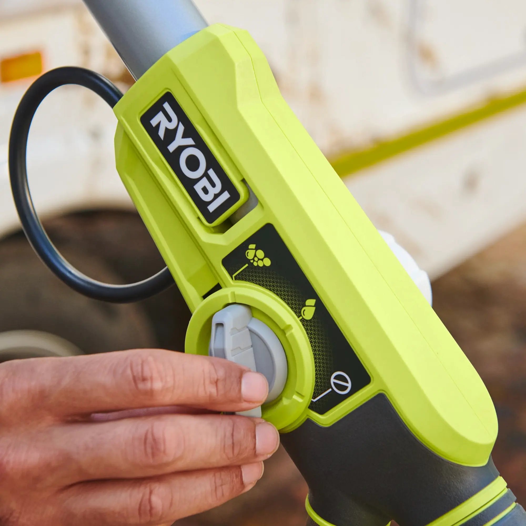 Spazzola Telescopica Ryobi RWTS18-0 18V