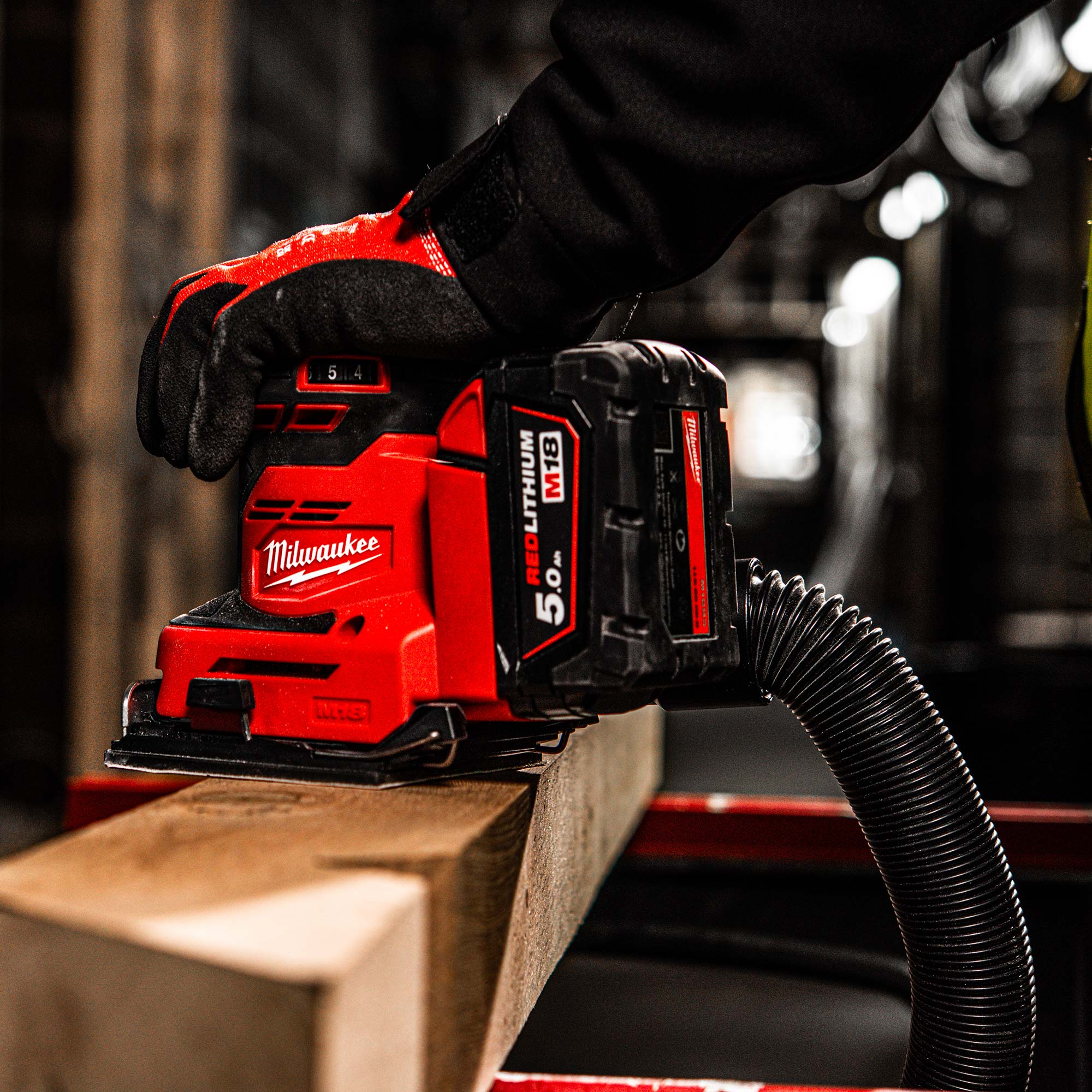 Milwaukee M18 BQS-502B sander