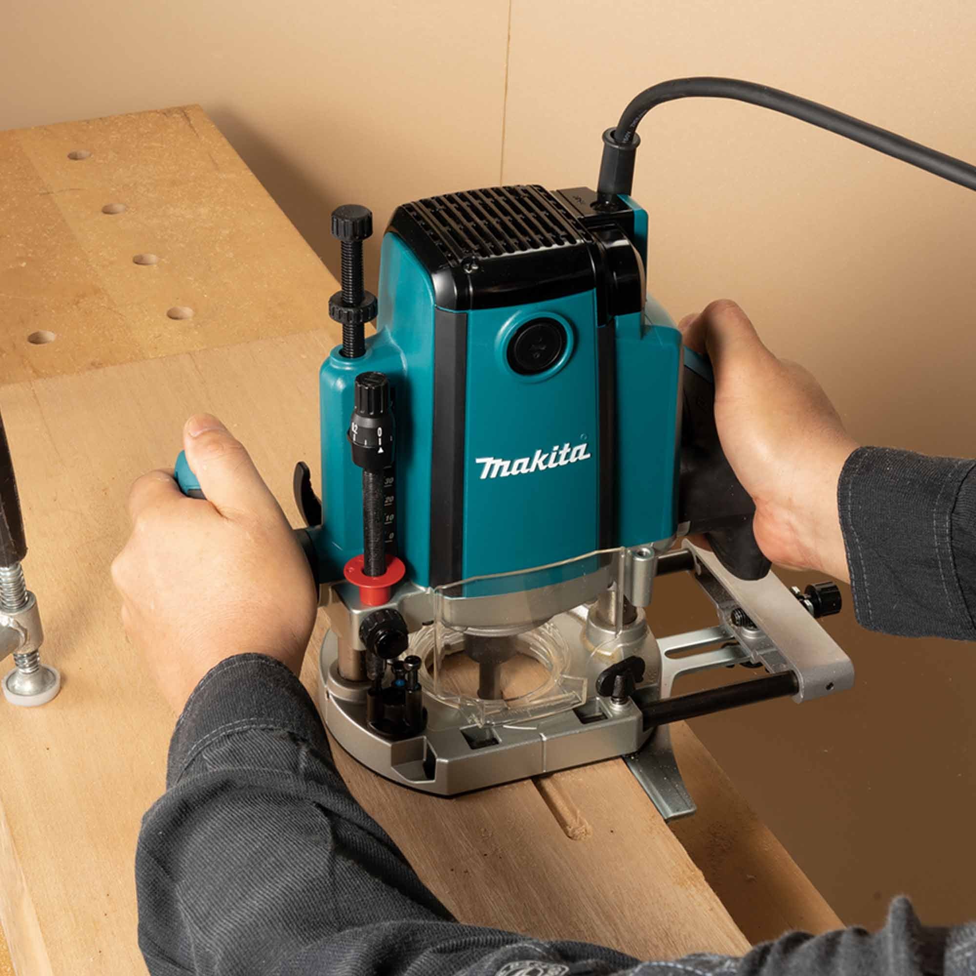 Machine de fraisage vertical Makita RP1803FJ 1650W